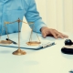 Lawyer acting as mediator broke a compromise between two parties to resolve business dispute through negotiation at law firm office. Legal mediation and conflict resolution service.